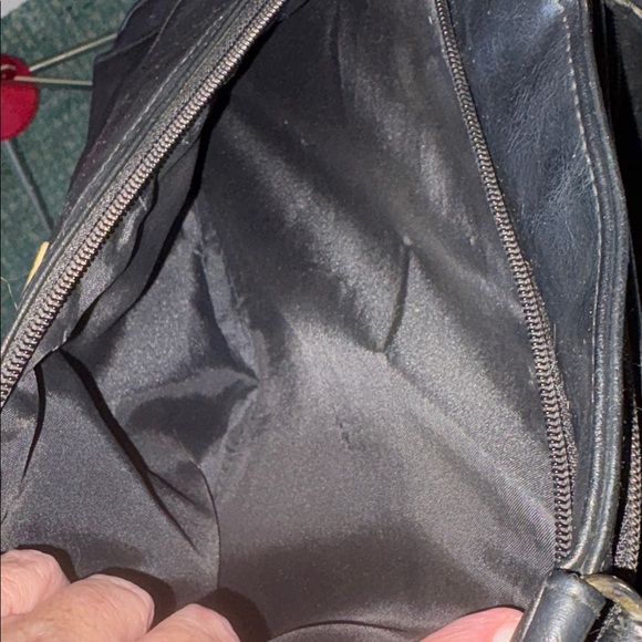 JS collection shoulder business bag tablet case 4 zippered sections soft
Black - Picture 6 of 17